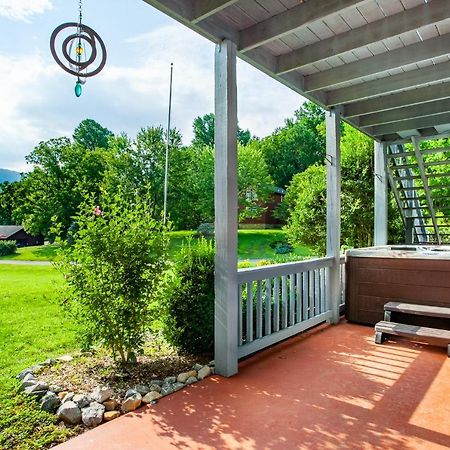 Ole Smoky Bnb - Game Room, Hot Tub, Mtn Views! Pigeon Forge Bagian luar foto