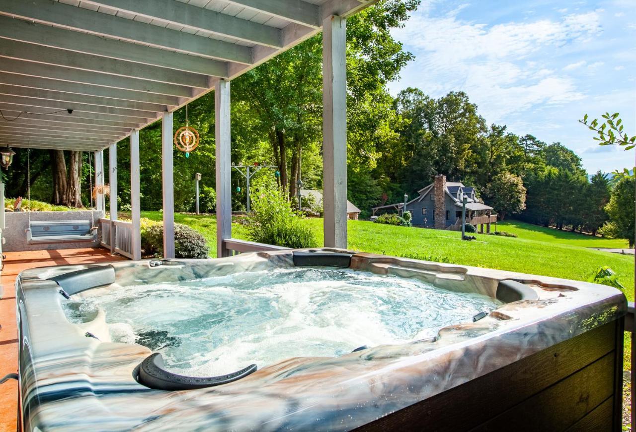 Ole Smoky Bnb - Game Room, Hot Tub, Mtn Views! Pigeon Forge Bagian luar foto