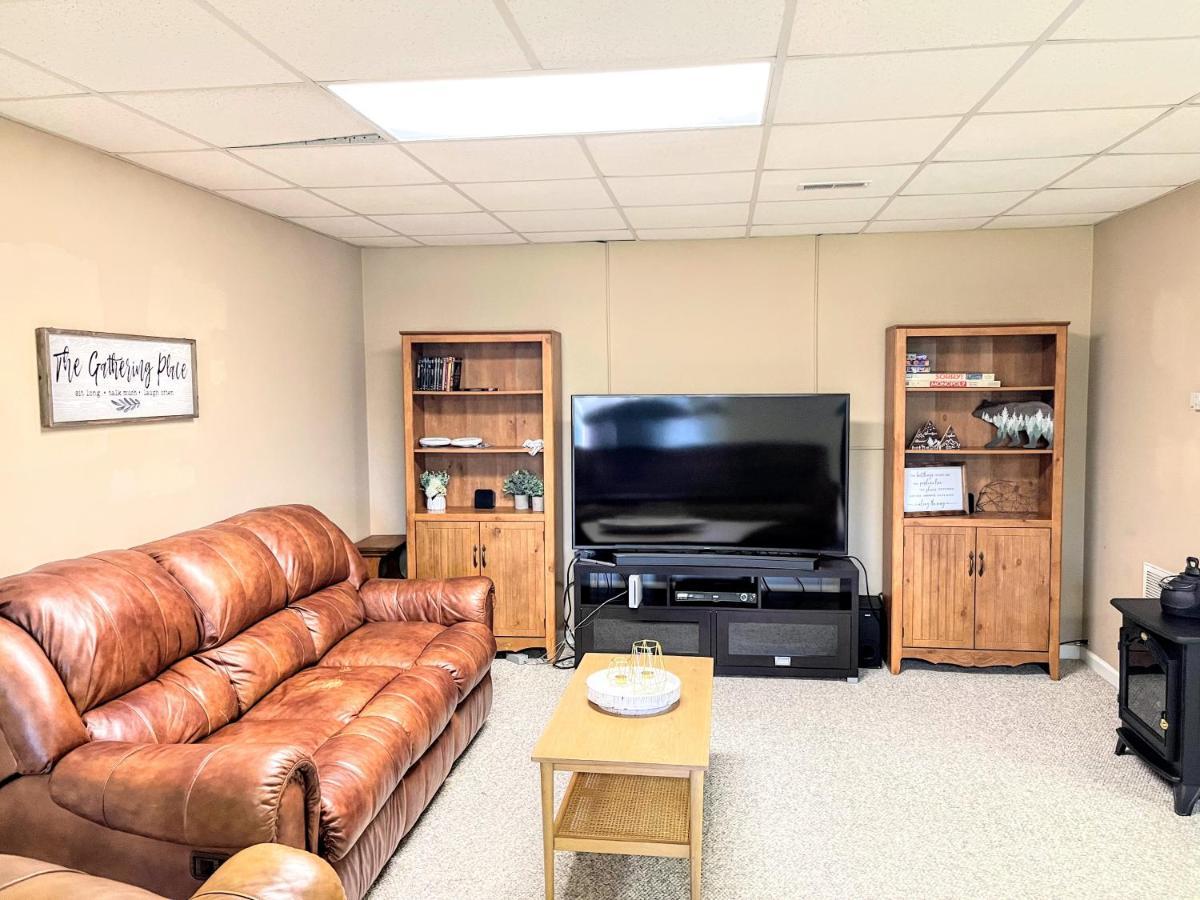 Ole Smoky Bnb - Game Room, Hot Tub, Mtn Views! Pigeon Forge Bagian luar foto