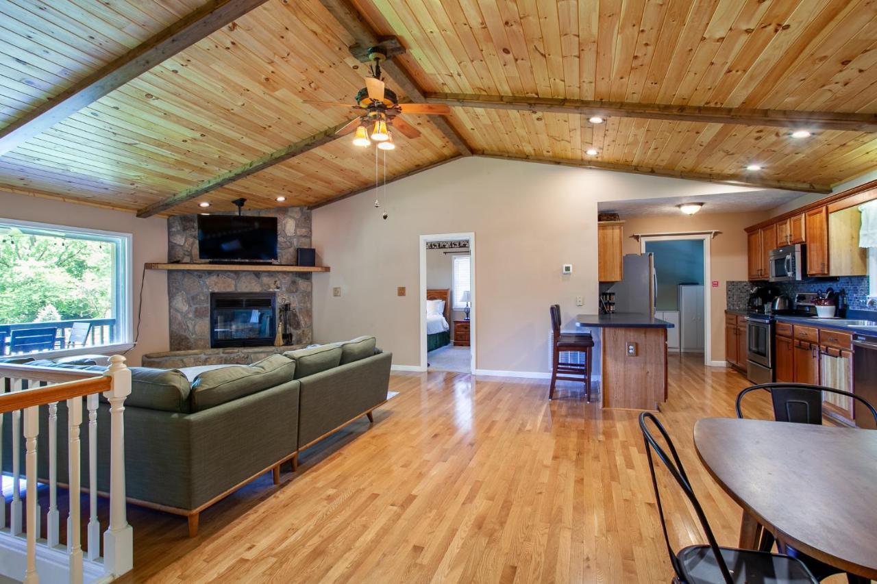 Ole Smoky Bnb - Game Room, Hot Tub, Mtn Views! Pigeon Forge Bagian luar foto