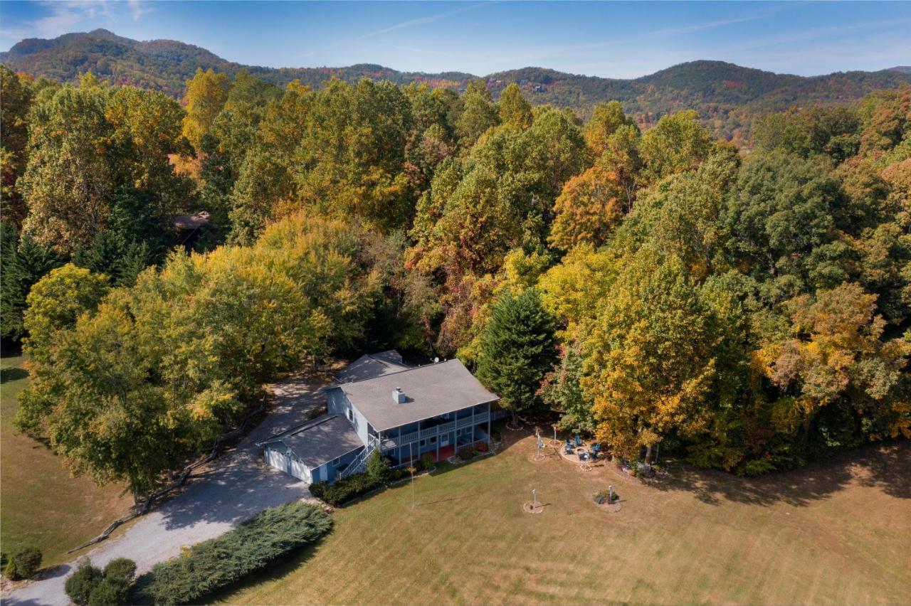 Ole Smoky Bnb - Game Room, Hot Tub, Mtn Views! Pigeon Forge Bagian luar foto