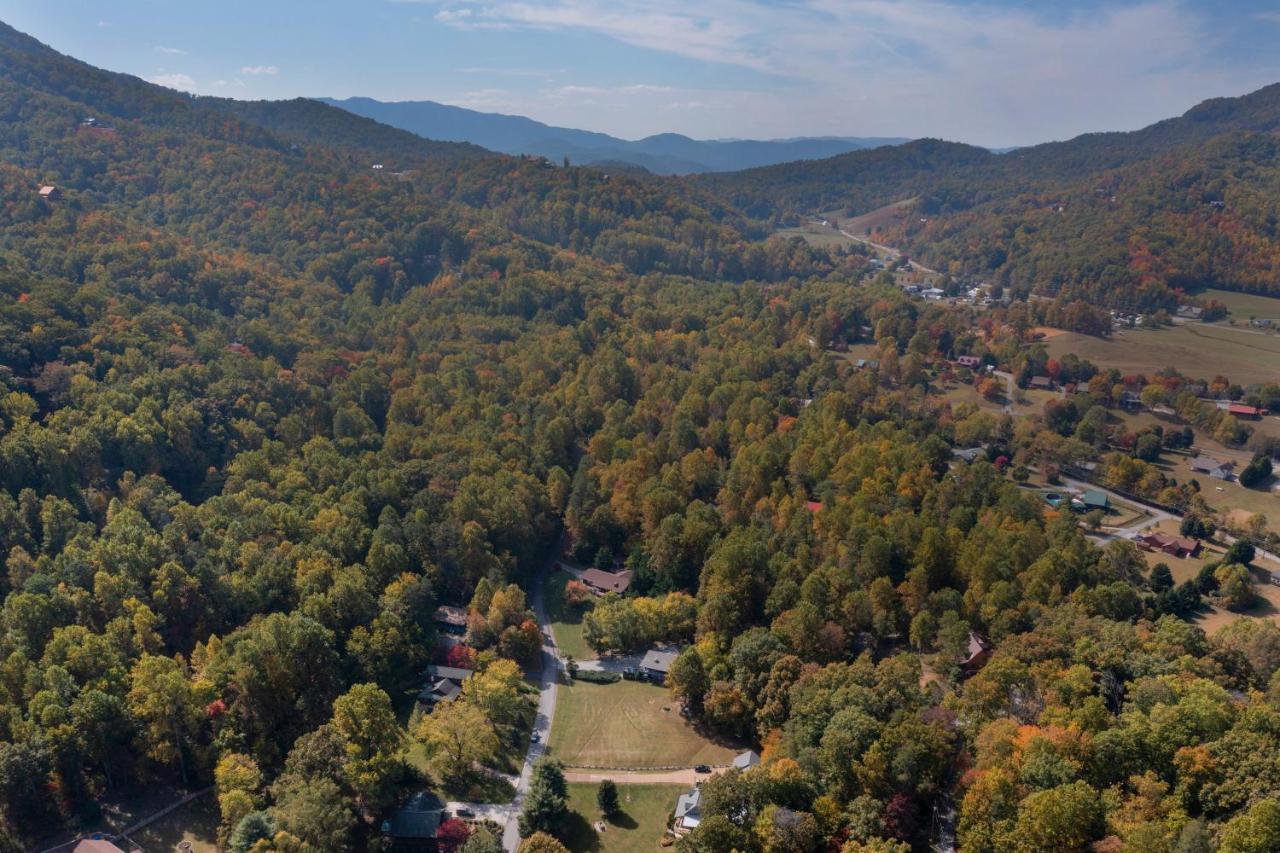 Ole Smoky Bnb - Game Room, Hot Tub, Mtn Views! Pigeon Forge Bagian luar foto