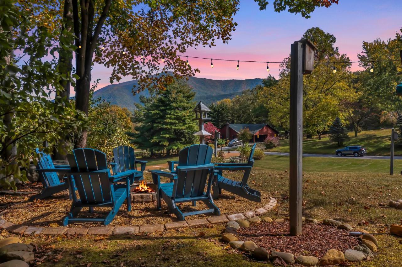 Ole Smoky Bnb - Game Room, Hot Tub, Mtn Views! Pigeon Forge Bagian luar foto