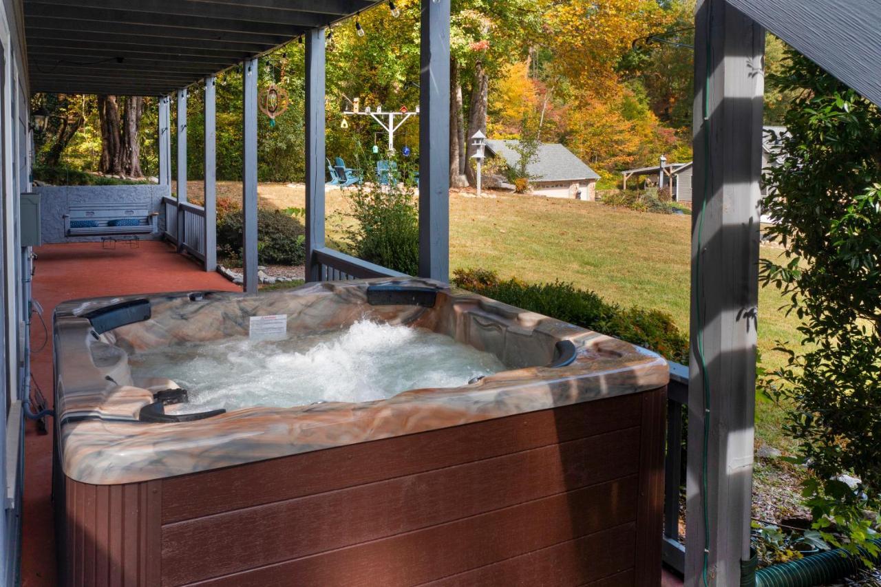 Ole Smoky Bnb - Game Room, Hot Tub, Mtn Views! Pigeon Forge Bagian luar foto